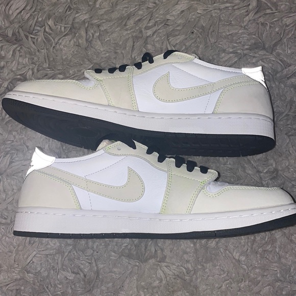 Brand new, no creasing!! Worn a few times - Picture 1 of 2